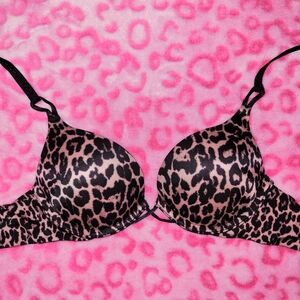 VS Bombshell Add-2-Cups Smooth Push-Up Bra